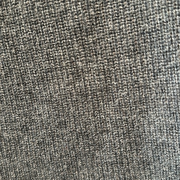 Lululemon Grey Knit Sweater - Size 2 - Great Condition!! - Picture 4 of 4